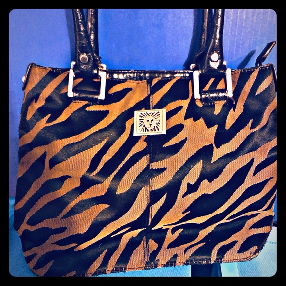 Anne Klein Lion Emblem handbag - Picture 1 of 7